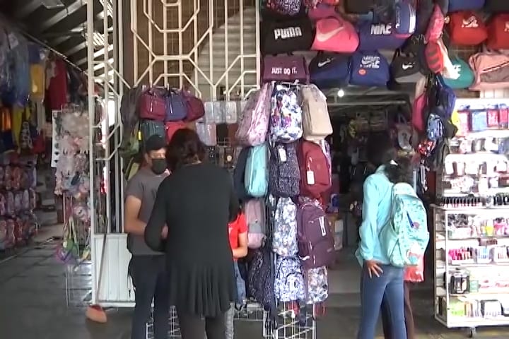 Comerciantes de establecimientos fijos se preparan para el próximo regreso a clases