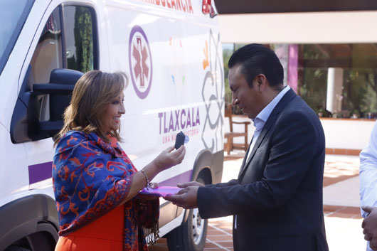 Beneficia gobernadora Lorena Cuéllar a población de Cuapiaxtla con ambulancia de traslados