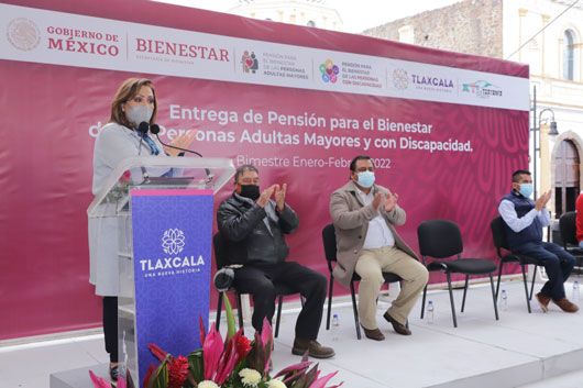 Gobernadora Lorena Cuéllar constató la entrega de pensiones a personas adultas mayores y con discapacidad en Atltzayanca