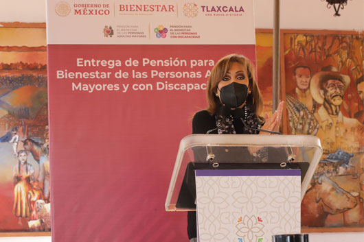 Gobernadora atestiguó entrega de apoyos económicos a adultos mayores y personas con discapacidad en Texoloc
