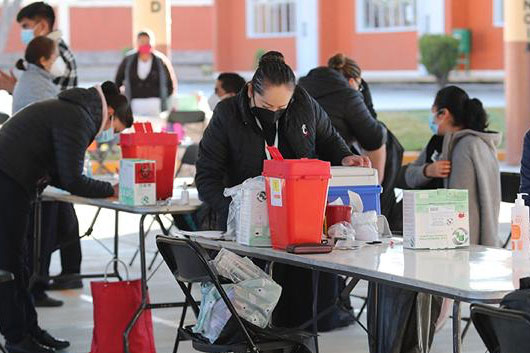 Concluye exitosamente vacunación a personal educativo