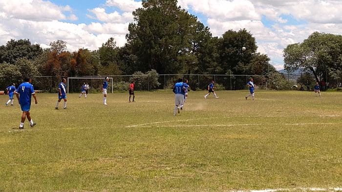 Veteranos del Club Puebla jugaron partido amistoso en Xaltelulco