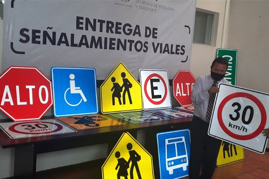 Entrega SMyT señalamientos viales al municipio de Tetla