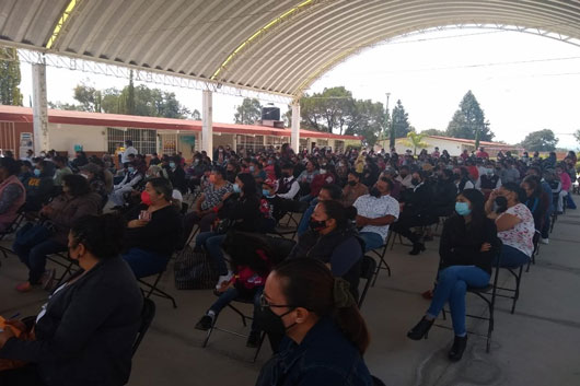 Participan autoridades educativas y padres de familia en asamblea territorial