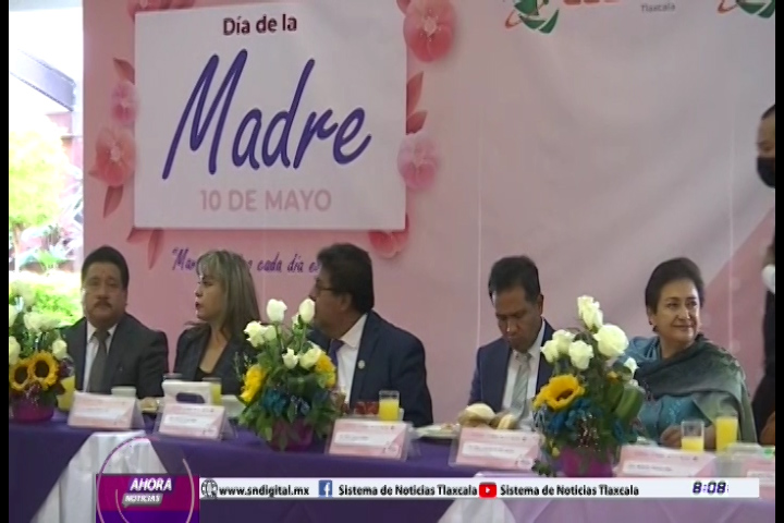 Celebró CECYTE el “Día de las Madres” a las trabajadoras de este subsistema