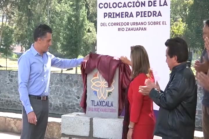Coloca gobernadora Lorena Cuéllar Primera Piedra del Corredor Urbano sobre el primer tramo del Río Zahuapan