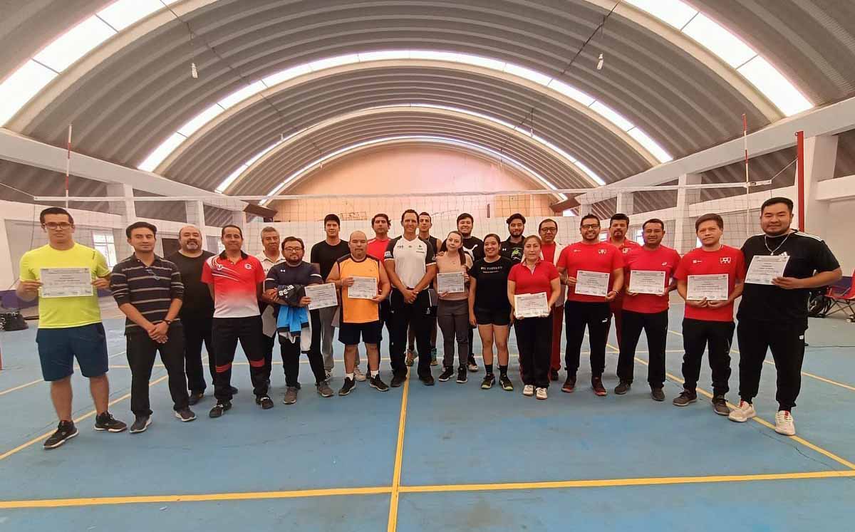 Se realizó seminario para entrenadores de voleibol