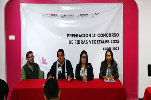 Premian a ganadores del concurso estatal de fibras vegetales 2023