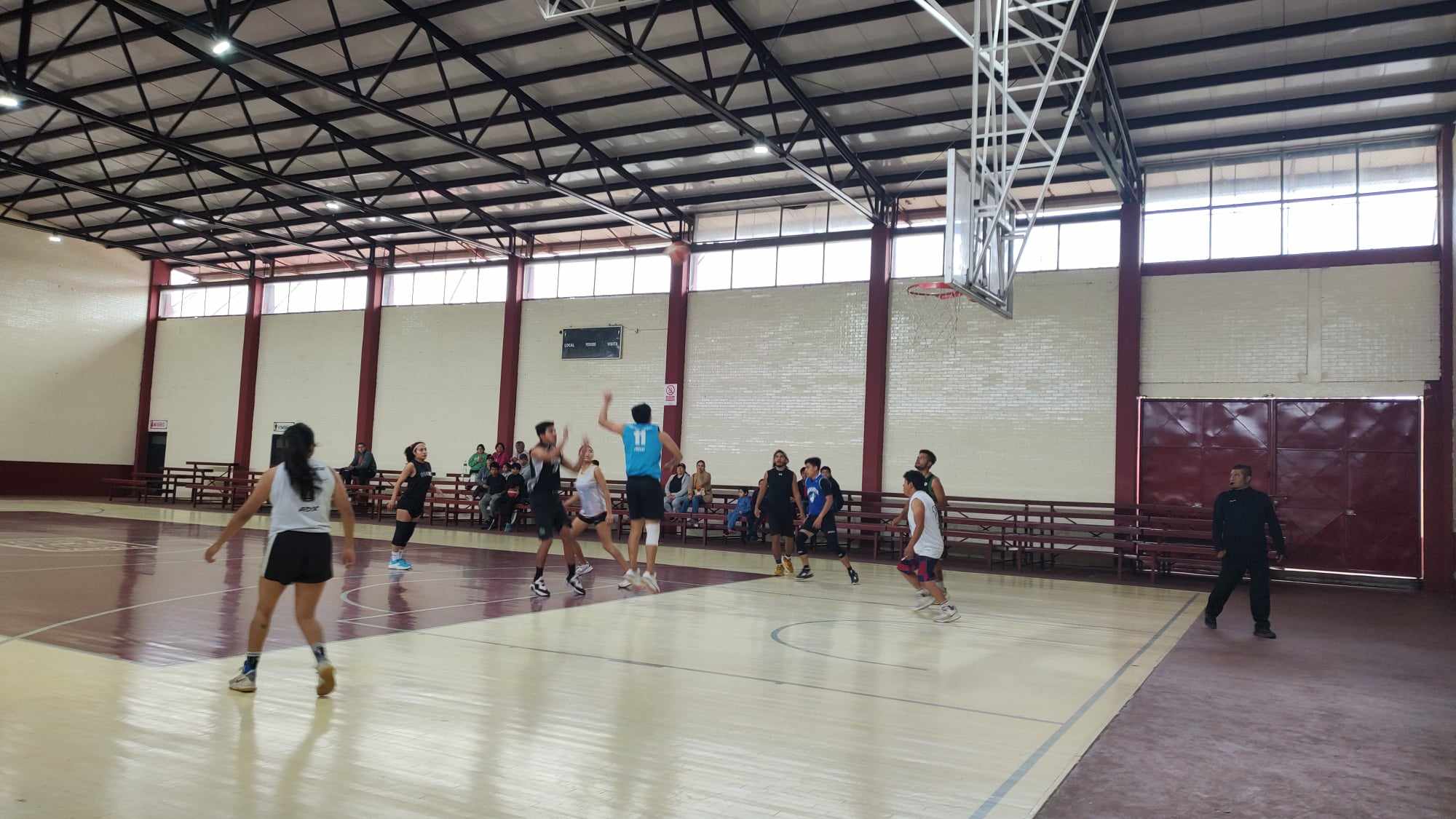 Eagles equipo campeón de la Liga de Baloncesto Mixto