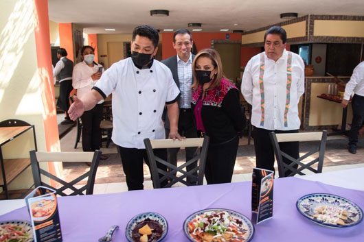 Inauguró Gobernadora restaurante el corazón de la comida tlaxcalteca “Yólotl”