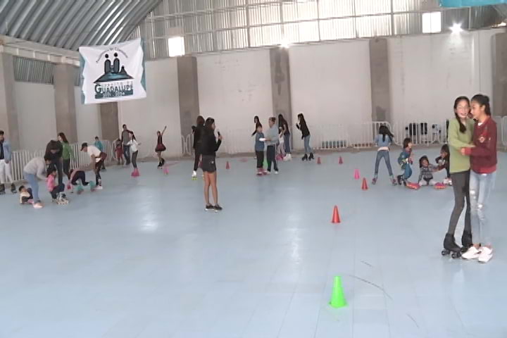 Se fomento el patinaje entre los infantes y jóvenes