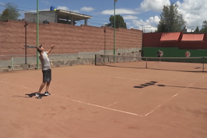 Gerardo Ramírez campeón del torneo corazonadas de tenis