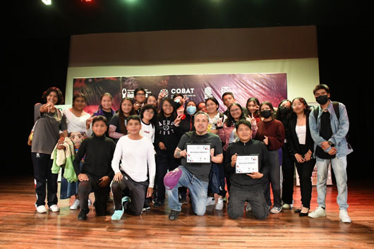 Gana plantel 20 de Ixtenco el xxiv festival de teatro del COBAT