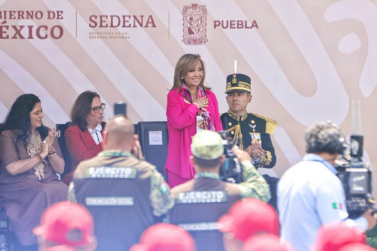 Asistió gobernadora de Tlaxcala al desfile conmemorativo del 161 Aniversario de la Batalla de Puebla