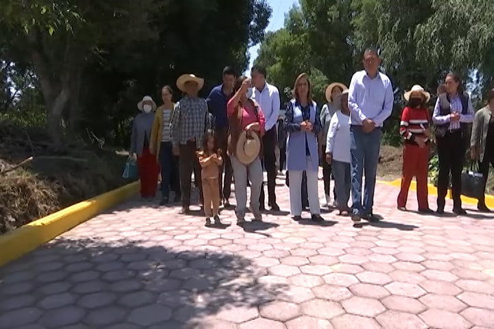Inaugura Gobernadora obra de la calle “la Cañada” en Texoloc