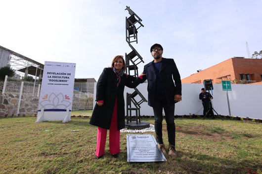 Develaron autoridades escultura “Equilibrio” de Amador Montes