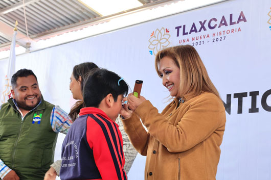 Entregó Gobernadora lentes a niñas y niños del programa unidad de atención visual del SEDIF