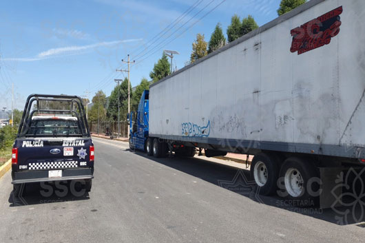 En coordinación, frustran robo de tráiler y rescatan a conductor