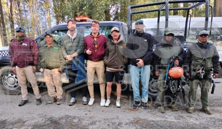 Rescata policía de montaña a cuatro franceses extraviados en La Malinche