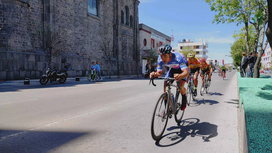 Sebastian Rodas ganó carrera ciclista en Apizaco