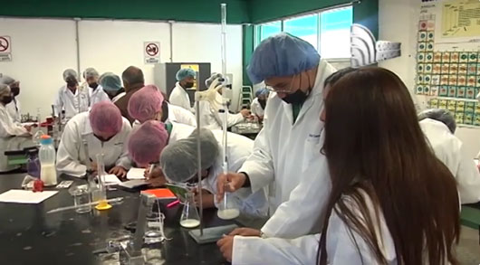 Producen estudiantes del Cecyte helado de maíz