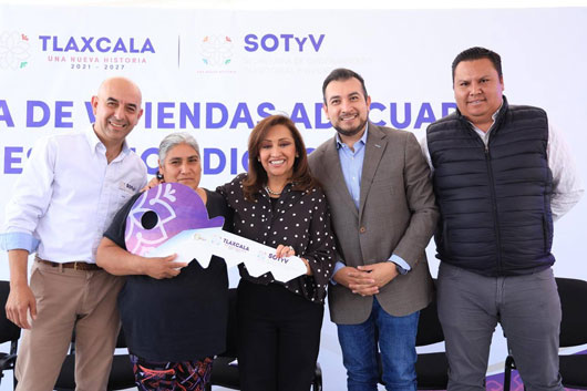 Reciben familias de Huamantla viviendas adecuadas con espacios dignos