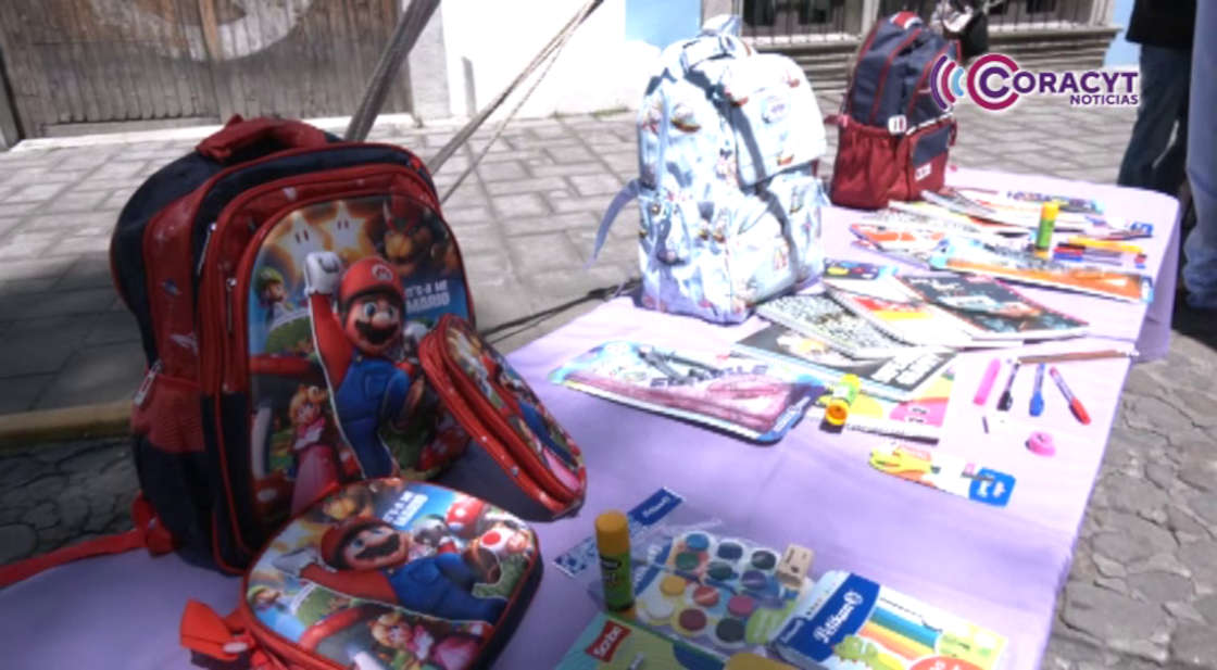 Ayuntamiento de Apetatitlán entrega 750 paquetes escolares en apoyo a la economía familiar