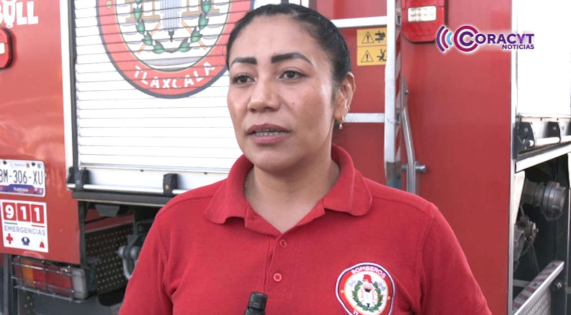 Mujer abogada rompe estigmas y sirve a la comunidad como bombera