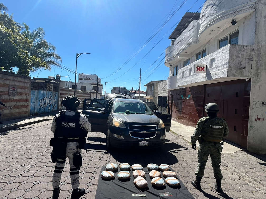 Personal militar de la 23/a. Zona Militar en conjunto con la Guardia Nacional aseguran 1 Vehículo y 13 paquetes con Características a la Marihuana