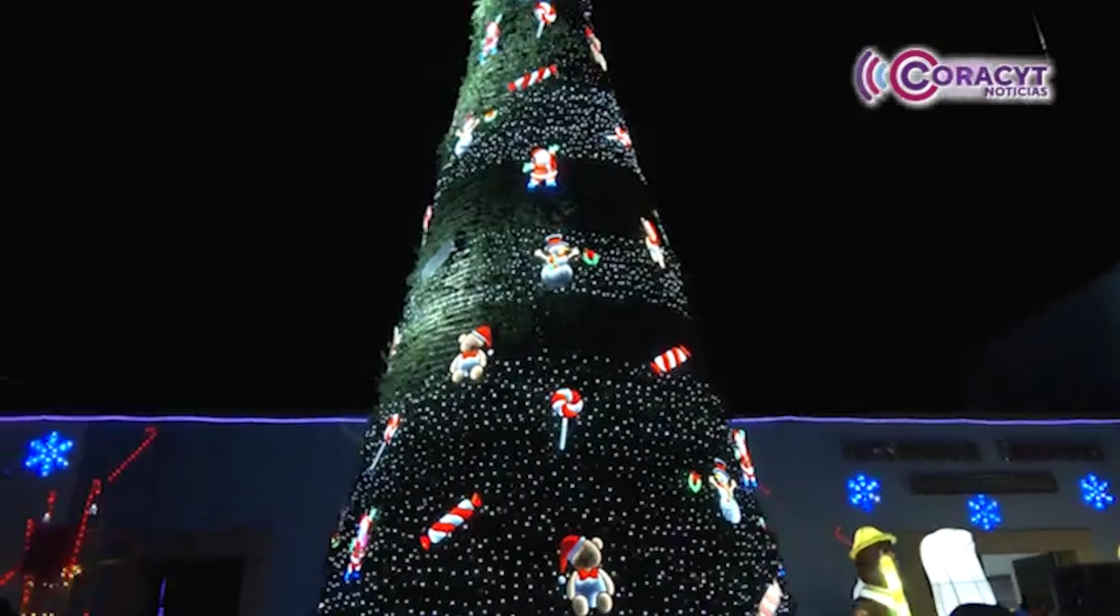 ¡La magia de la Navidad llegó a Apetatitlán con el encendido del Árbol Navideño!
