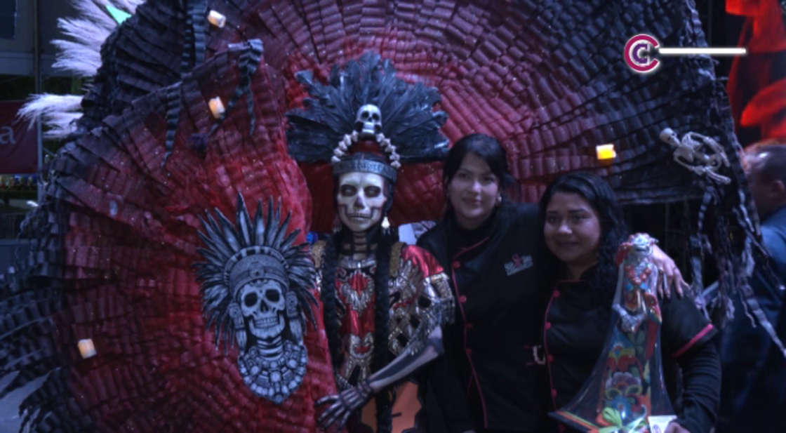 Ganó Diana Laura Vázquez el Concurso Estatal de Catrinas con un diseño de 