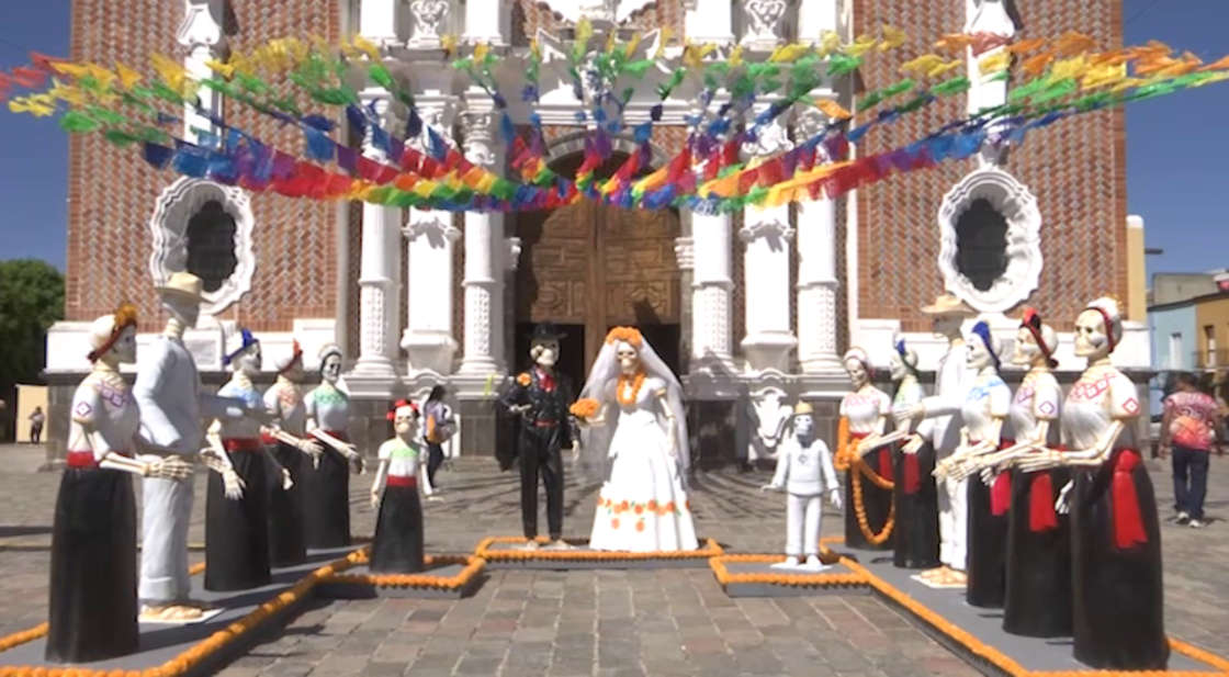 Catrinas y calaveras llenan de color el Centro Histórico de Tlaxcala