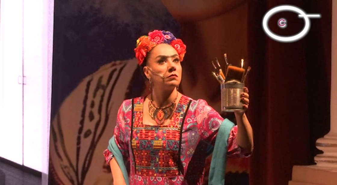Un espectáculo visual y emotivo recreó la vida de Frida Kahlo 