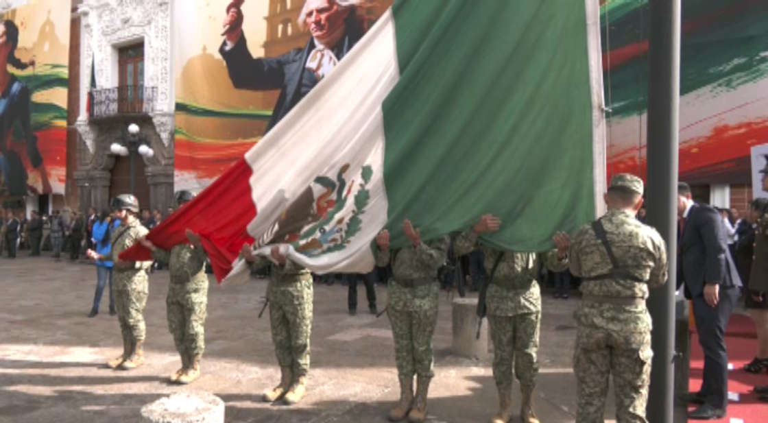 Inician izamientos de bandera en Tlaxcala 